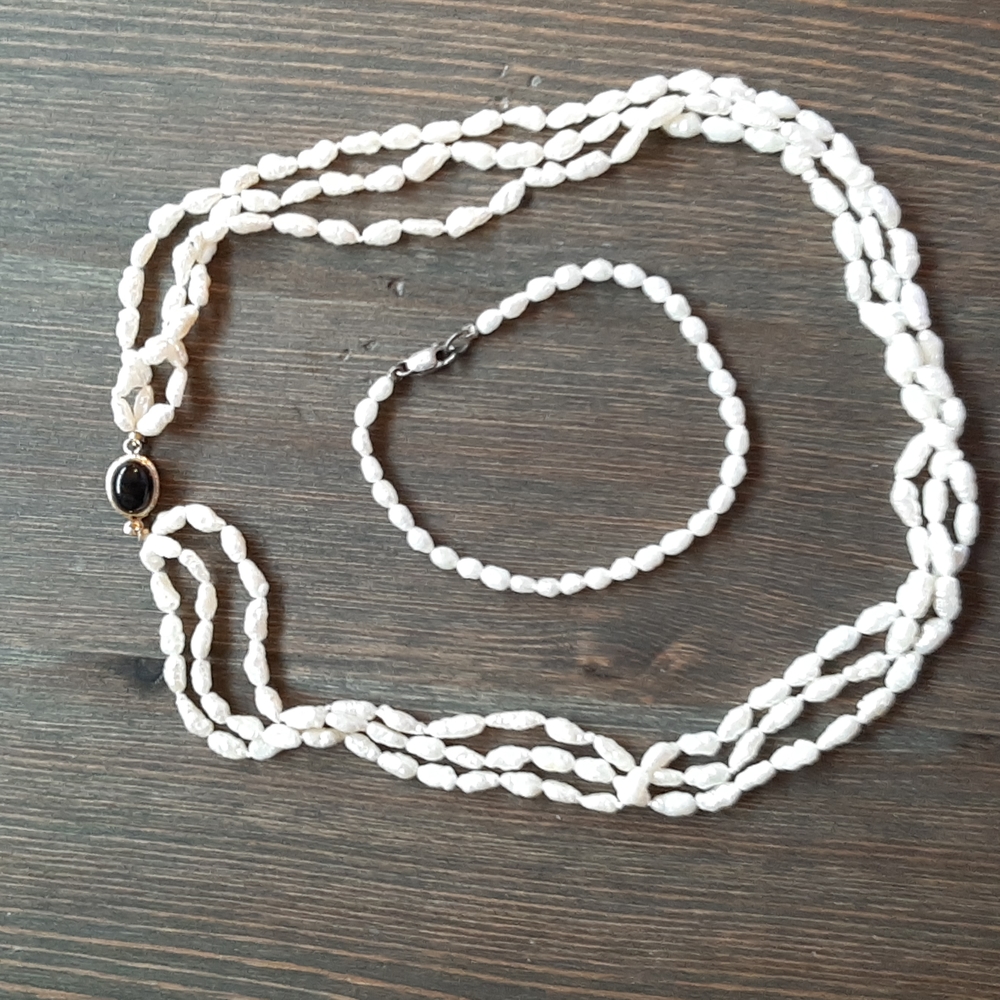 Freshwater seed Pearl necklace and bracelet Set